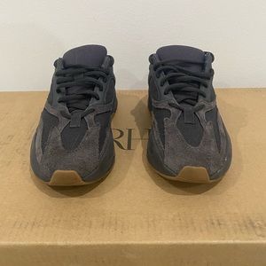 Adidas yeezy boost 700 black and gum size 6Y